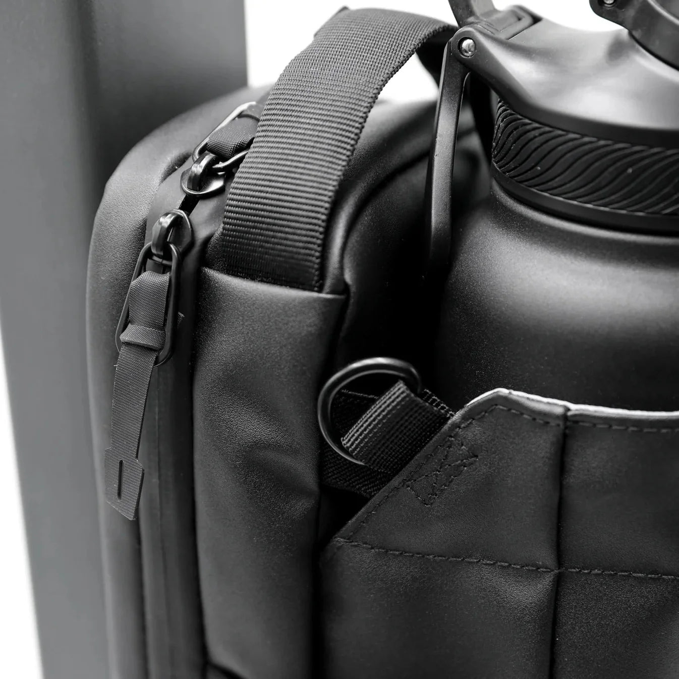 GYMHOOK - Magnetic Gym Bag With Bottle Holder